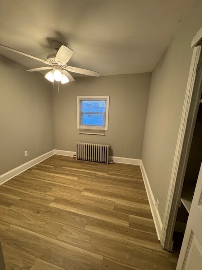 Building Photo - Looking for spacious house check this one out.