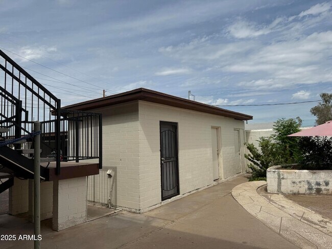 Building Photo - 4619 S 16th St