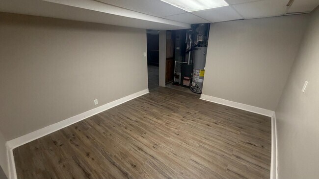 Building Photo - 1430 Golden Dr