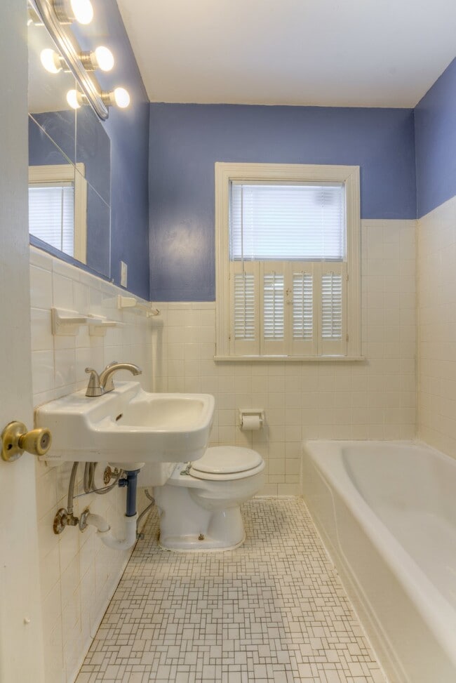 Building Photo - Limited Time: Qualified Tenants Get Half P...