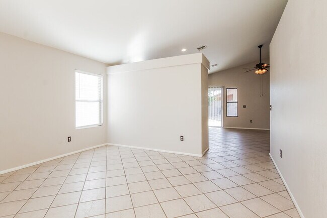 Building Photo - 2317 E Flintlock Pl