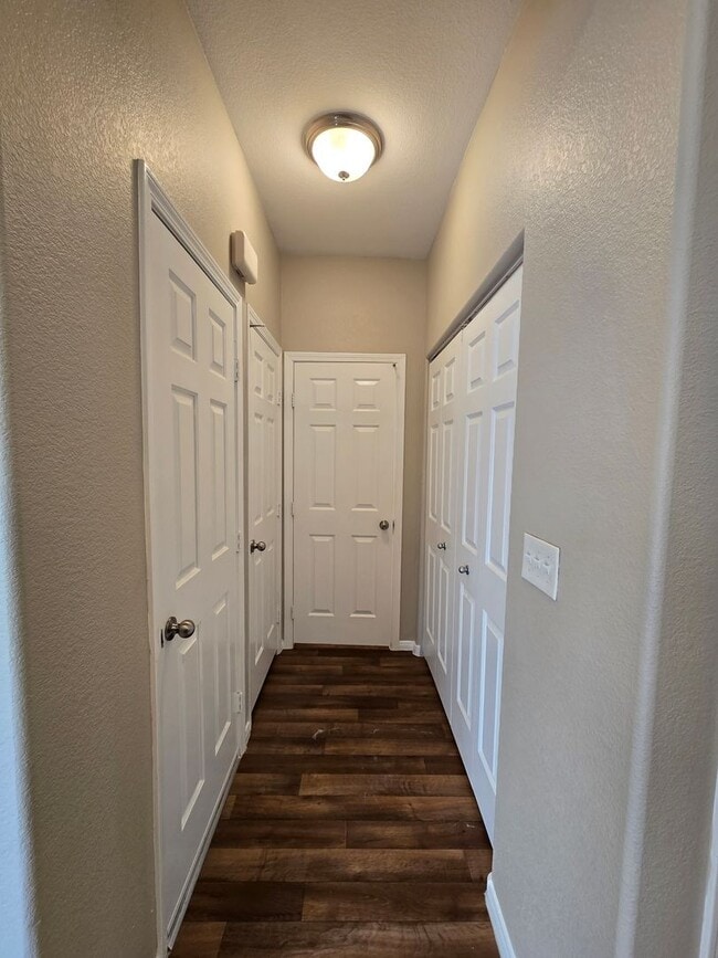 Building Photo - A Stunning 3 Bedroom Home in Henderson