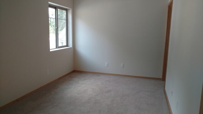 Building Photo - Very well maintained home in Poulsbo.