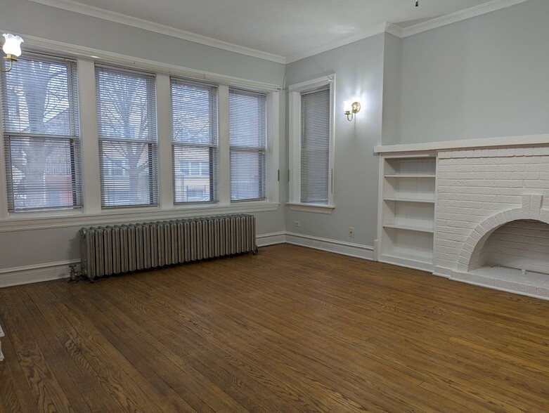 Building Photo - 5650 N Spaulding Ave
