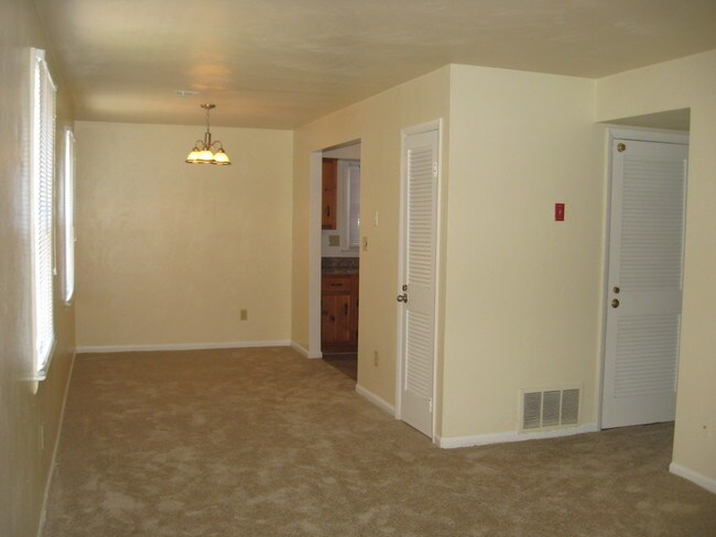 Building Photo - Merrifields Estates Apartments