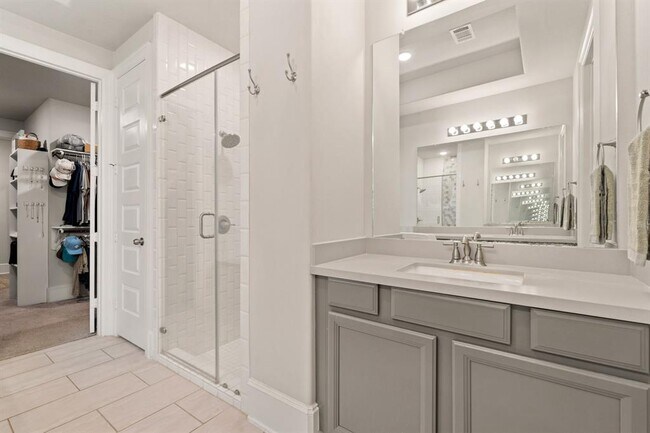 Building Photo - 6023 Dovetail Cliff Ct