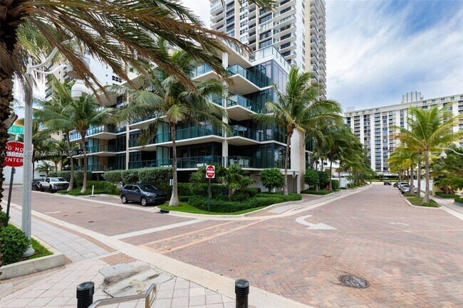 Building Photo - 2101 S Surf Rd