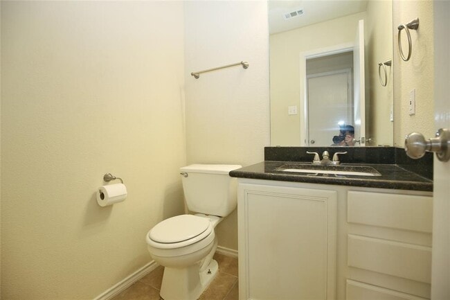 Building Photo - 213 Rim Rock Dr