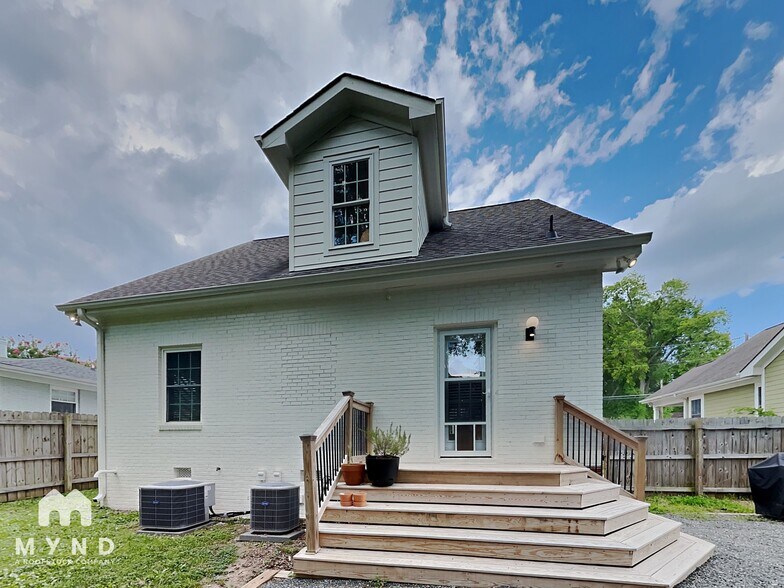 Building Photo - 211 Idlewild Ave