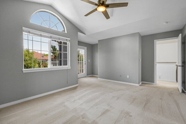 Building Photo - $2,640.95- 3 Bed, 3 Bath Townhome in Aurora with Central AC, In Unit Laundry and Patio Space!