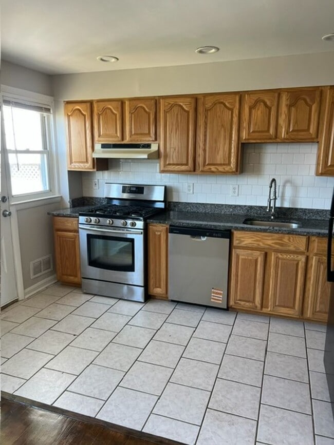 Building Photo - Brink Townhome/Row home in Dundalk