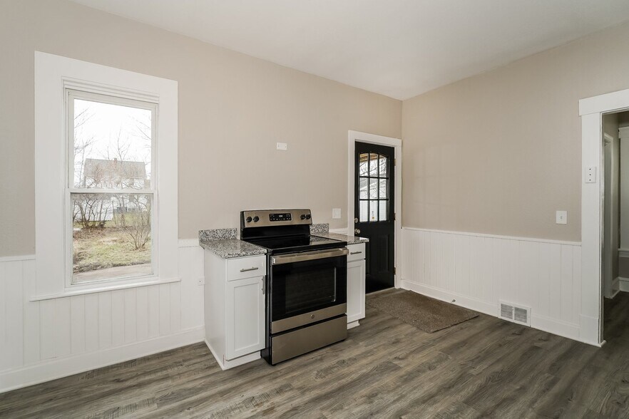 Building Photo - 207 W 29th St