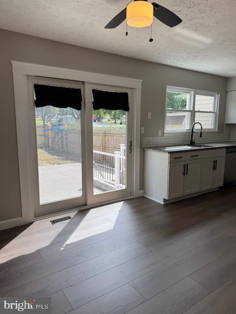 Building Photo - 1296 Holmespun Dr