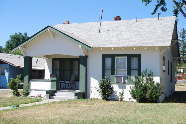 Building Photo - Charming 2 bedroom house in Selah!