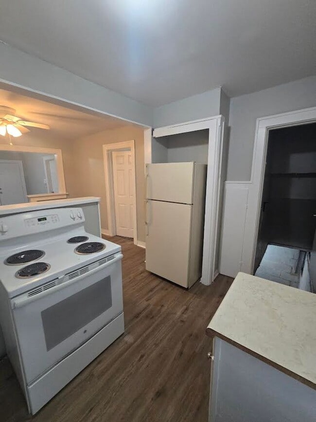 Building Photo - Two Bedroom Home located near 16th and Brookside Parkway