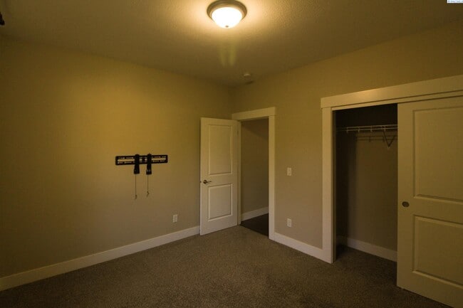 Building Photo - 4 Bed/2 Bath Home in Kennewick