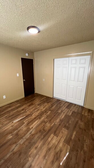 Building Photo - 738 Bedlow Dr
