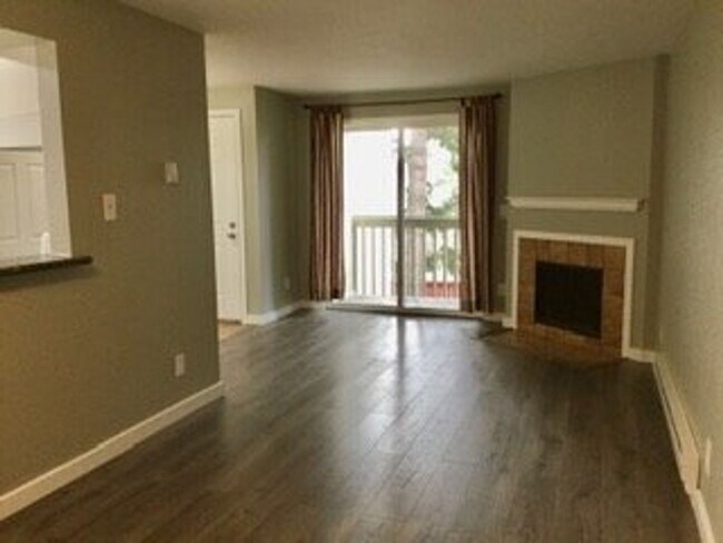 Building Photo - 9474 Woodinville Redmond Rd NE