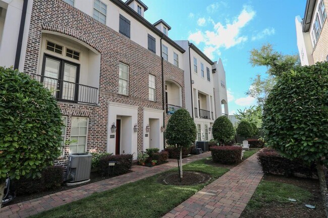 Building Photo - 2033 Fannin St