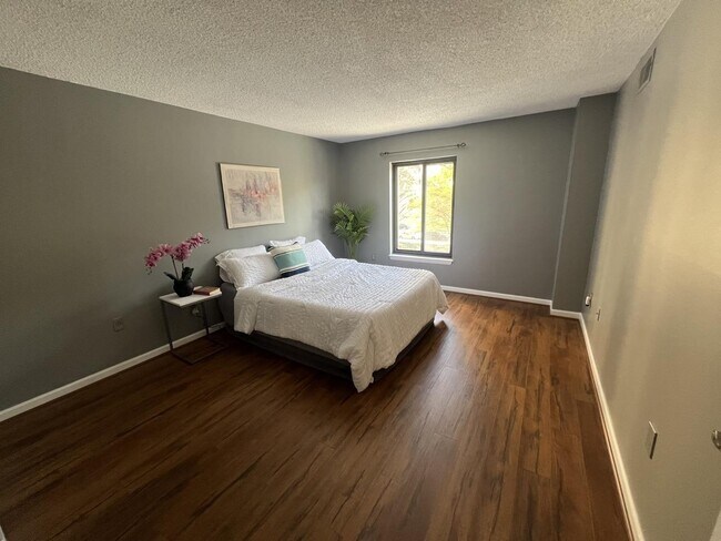 Building Photo - 4500 S Four Mile Run Dr