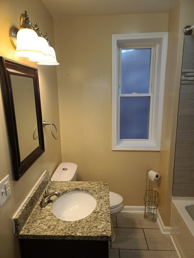 Building Photo - 6635 S Maplewood Ave