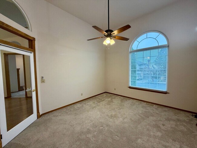 Building Photo - Beautiful Craftsman Style Rambler Must See!!