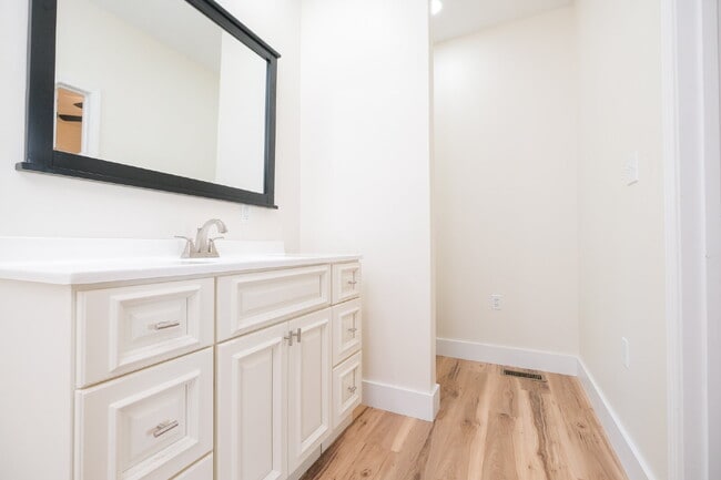Building Photo - 2915 Sidonia Rd