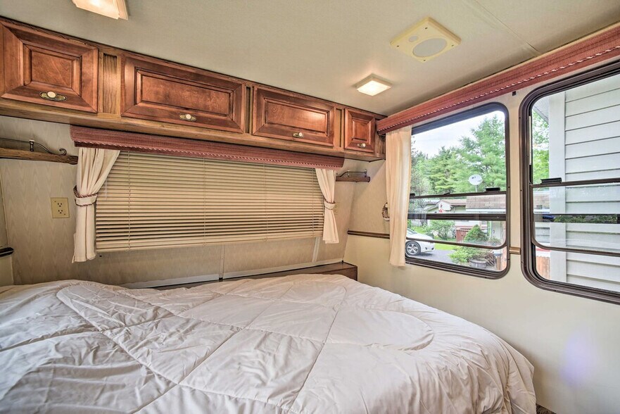 Building Photo - 783 Woodstock Rd