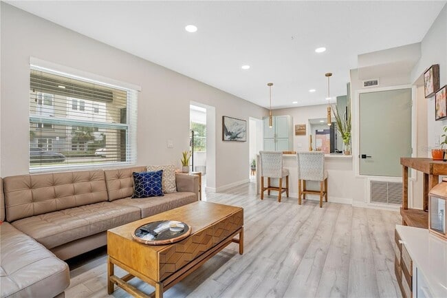 Building Photo - 1891 Oglesby Ave