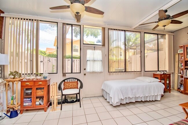 Building Photo - 6640 Thornhill Ct