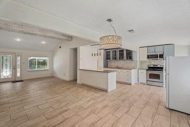 Building Photo - 6414 Crestridge St