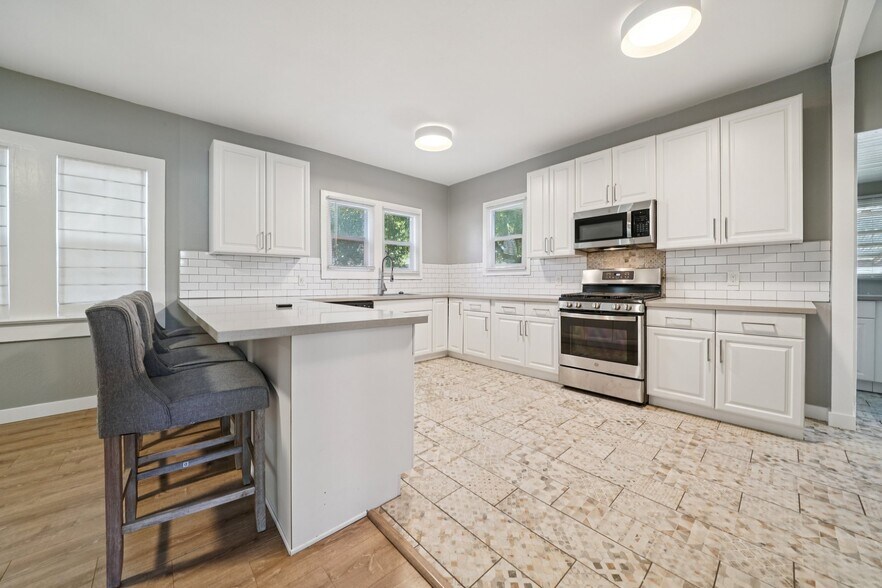 Building Photo - 379 W 19th St