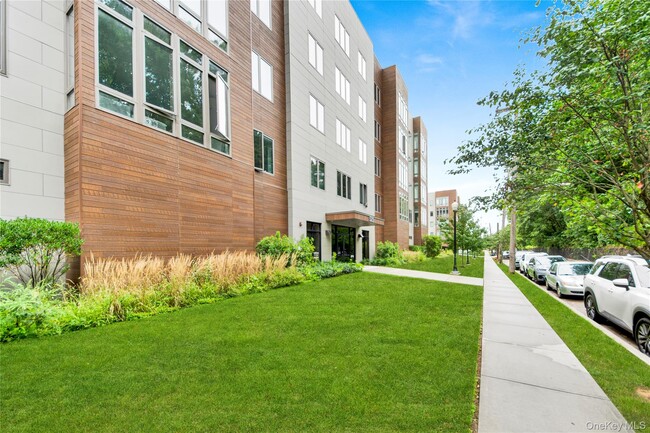 Building Photo - 645 N MacQuesten Pkwy