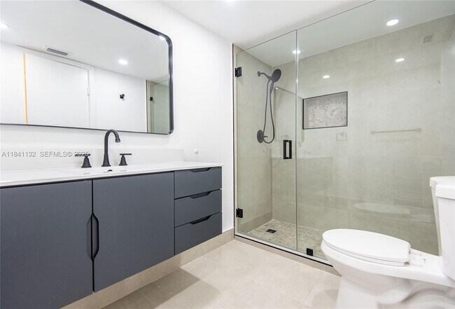 Building Photo - 1750 NE 191st St