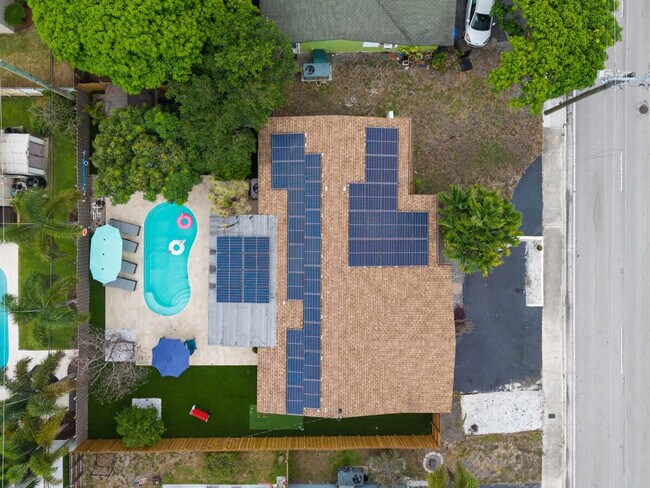 Building Photo - 5760 NE 18th Ave