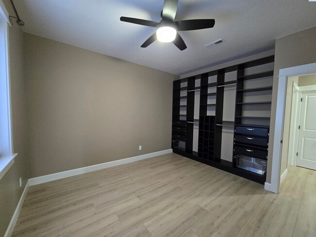Building Photo - 3/4 Acre lot with Pool/Hot and Lawn Care I...