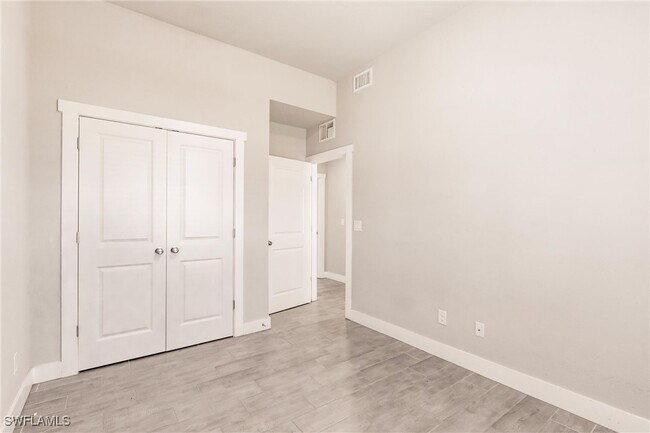 Building Photo - 870 Columbia St