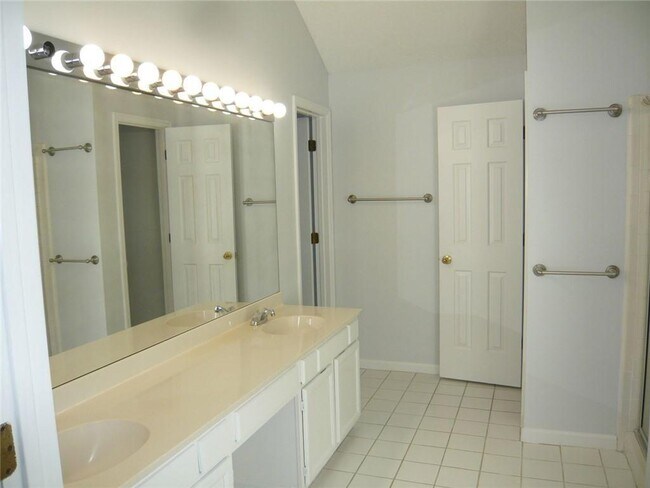 Building Photo - 10970 Egmont Dr