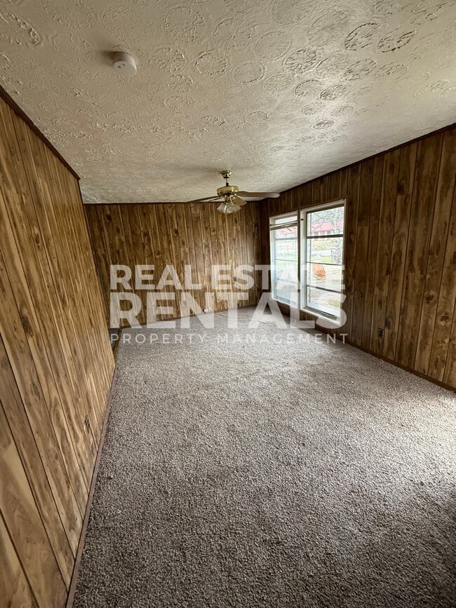 Building Photo - 303 Springdale Rd