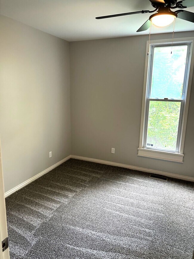 Building Photo - *** AVAILABLE NOW – Rare Downtown Corydon Rental! ***
