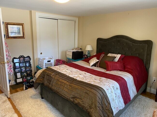 Building Photo - 84 Lake Rd