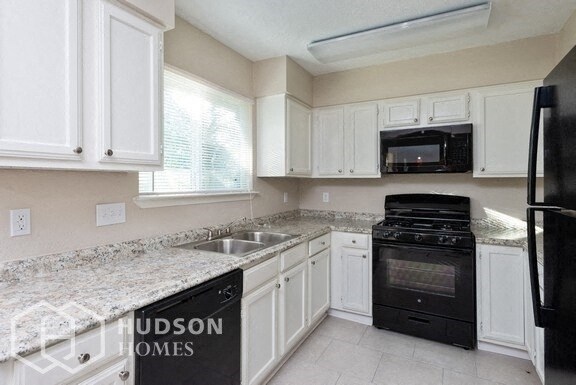 Building Photo - NOW AVAILABLE!! 1209 West Castlewood Avenu...