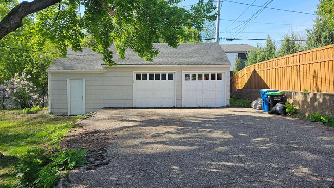 Building Photo - "Charming Edina Duplex Retreat: Spacious 1150 Sq Ft Haven!" Available now!