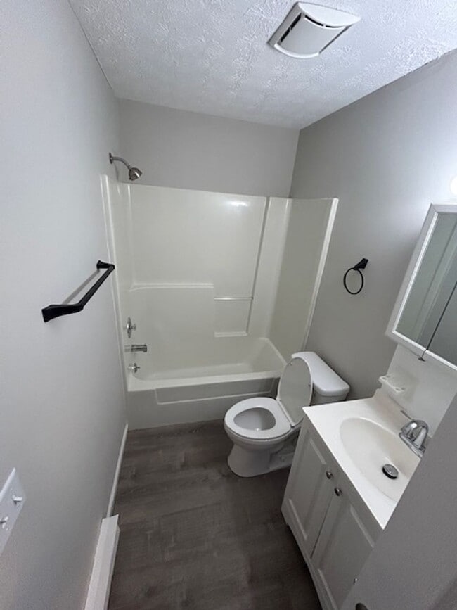 Building Photo - Black Friday Move-in Special! Up to $500 off!