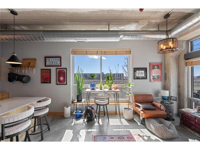 Building Photo - 710 N 4th St