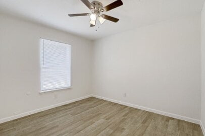 Building Photo - Single story corner home features 3 beds, 2 bathrooms