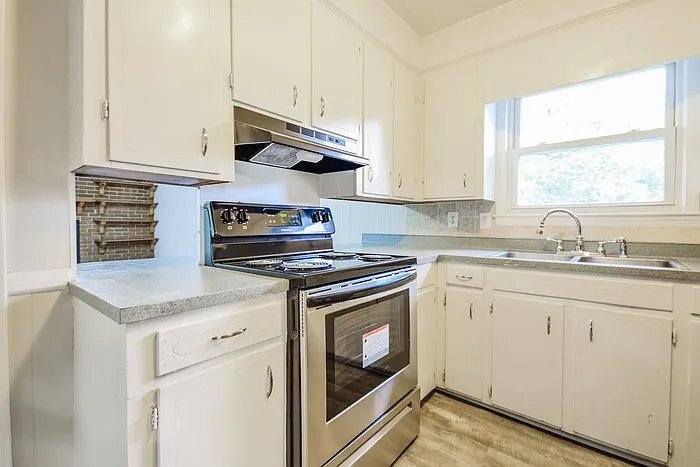 Building Photo - 205 Reseda Dr