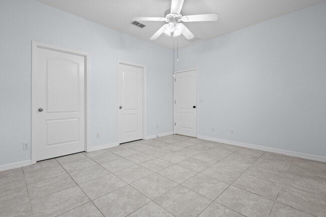 Building Photo - 11408 Center Lake Dr