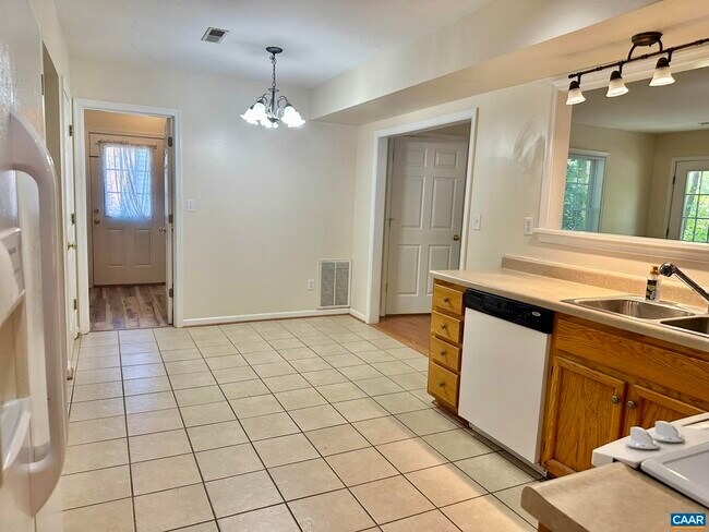 Building Photo - 3159 Saddlebrook Ln