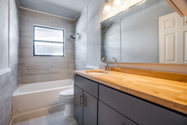 Building Photo - BEAUTIFULLY-RENOVATED JEFFERSON HEIGHTS HOME